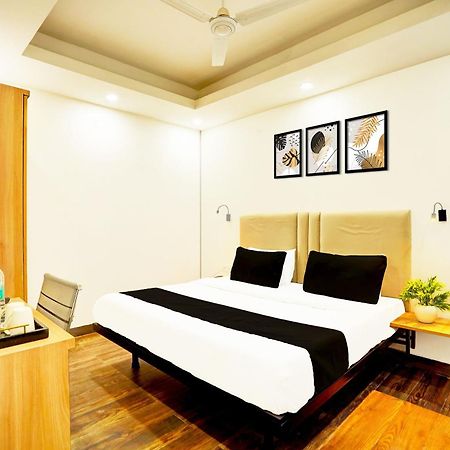 Super Townhouse Sector 104 Noida Hotel Exterior photo
