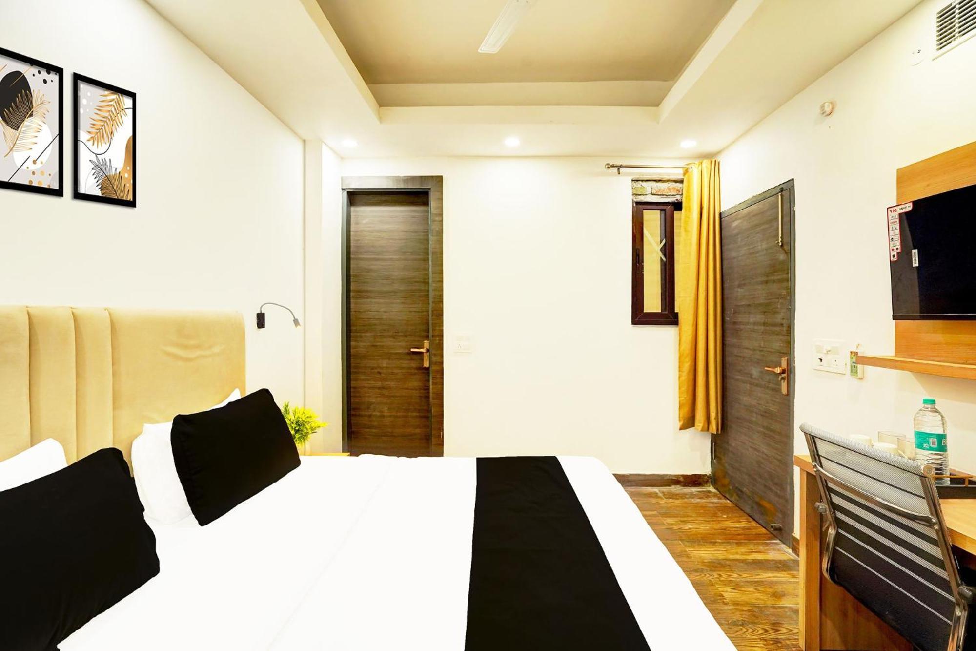 Super Townhouse Sector 104 Noida Hotel Exterior photo
