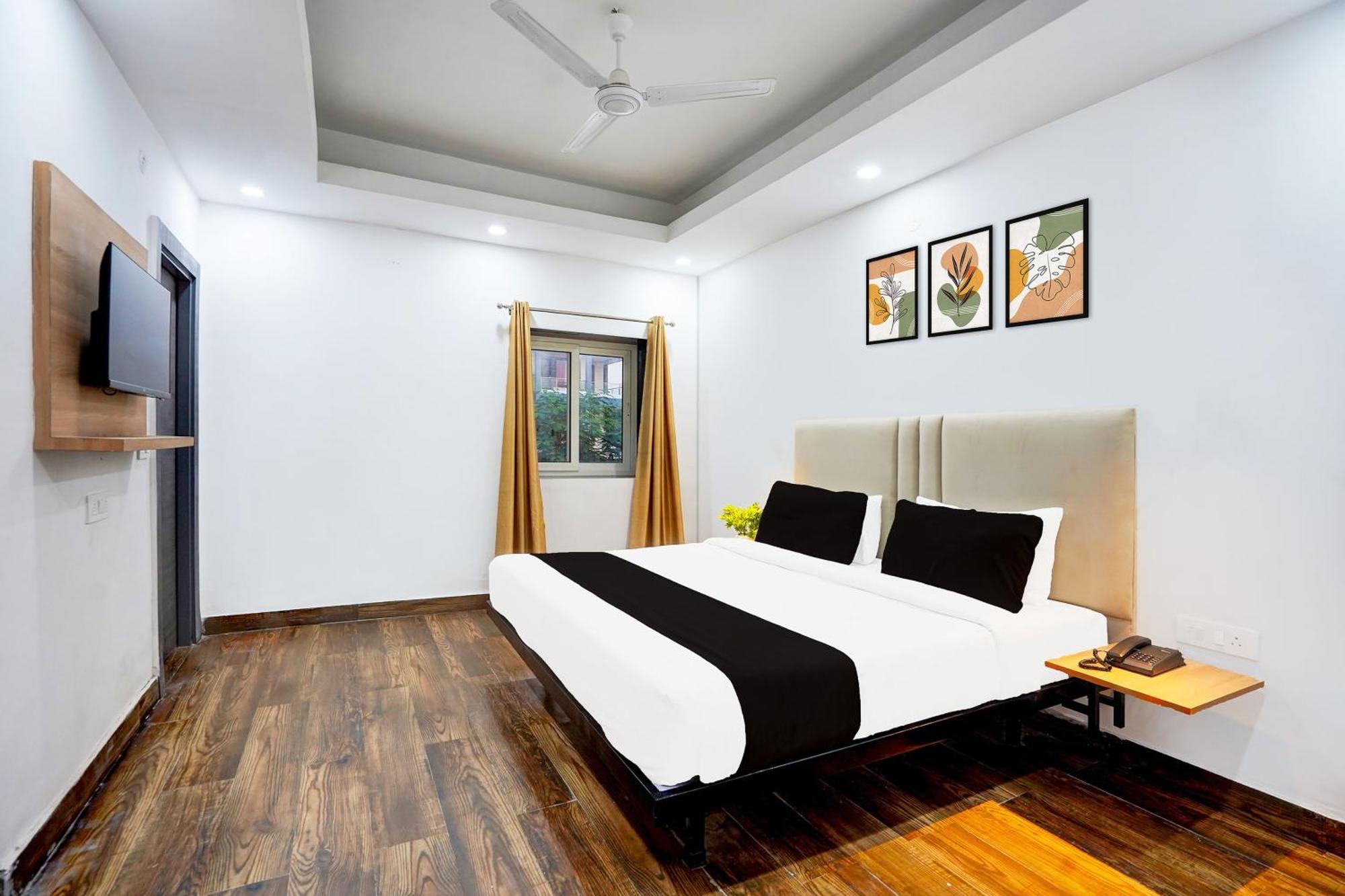 Super Townhouse Sector 104 Noida Hotel Exterior photo
