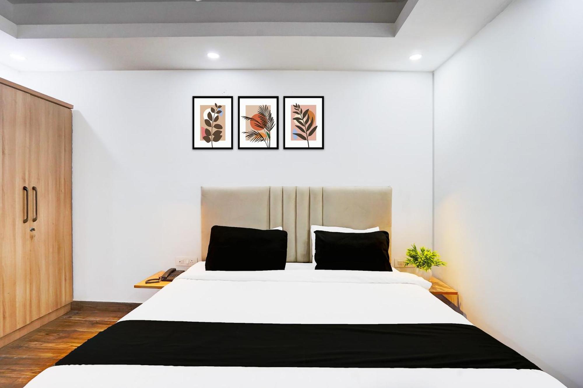 Super Townhouse Sector 104 Noida Hotel Exterior photo